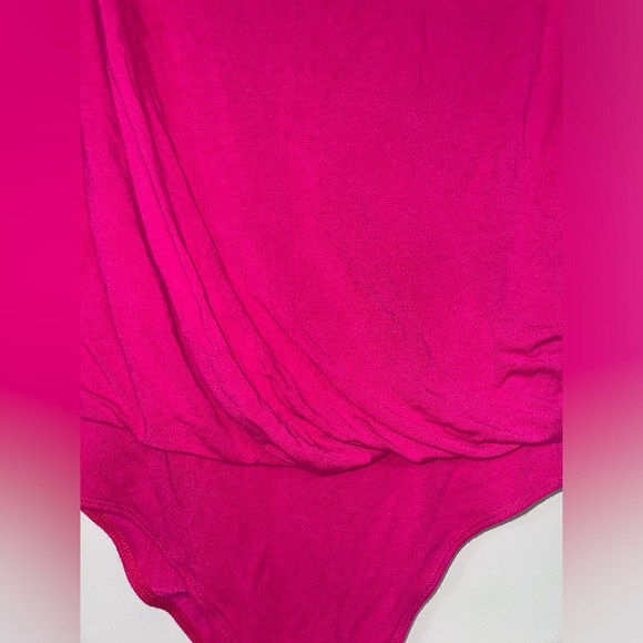 Hot pink body suit size large. - Picture 4 of 5